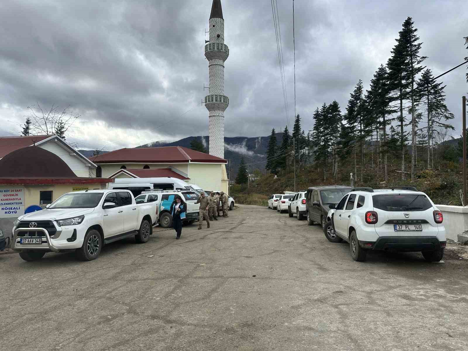 Anne ve oğlunun cesedinin bulunduğu bölgede kayıp çanta ile ayakkabı bulundu, telefona ulaşılamadı 9 anne ve oglunun cesedinin bulundugu bolgede kayip canta ile ayakkabi bulundu telefona ulasilamadi 5 FtTVCLBi