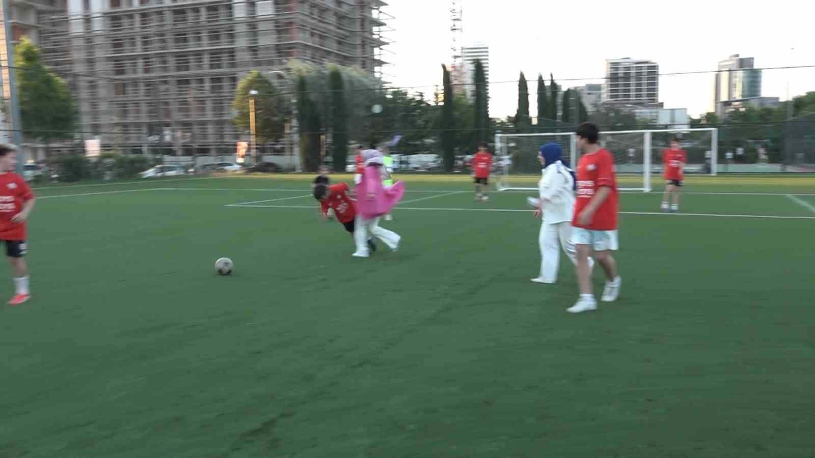 anneler sahaya indi bagimliliga kirmizi kart gosterdi 3 MXPtqMFw