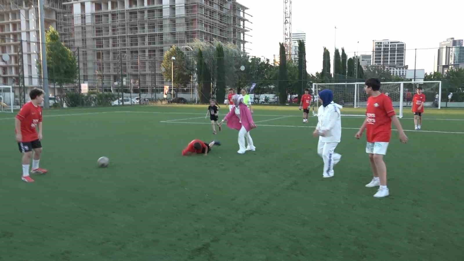 anneler sahaya indi bagimliliga kirmizi kart gosterdi 4