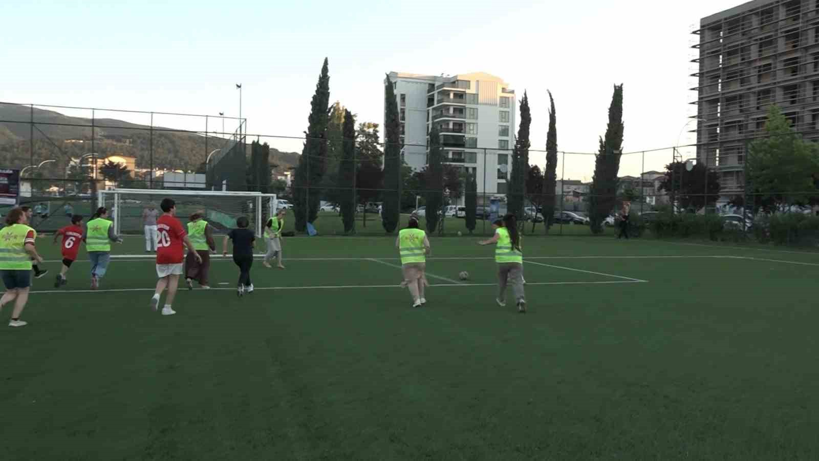 anneler sahaya indi bagimliliga kirmizi kart gosterdi 5 WEQsJRnW