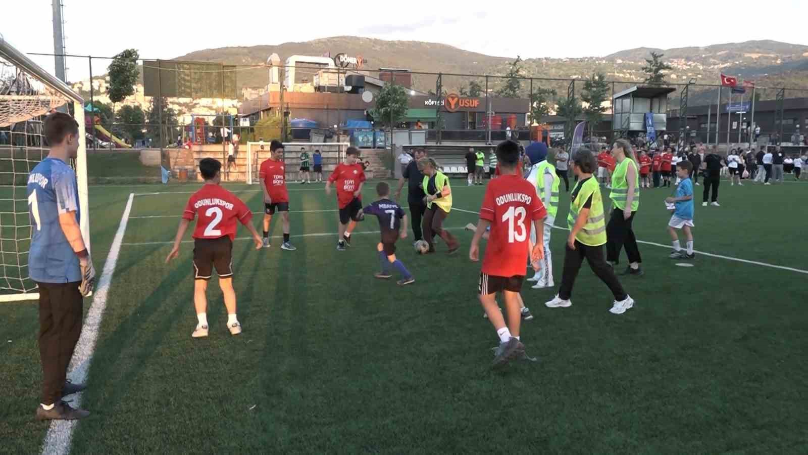 anneler sahaya indi bagimliliga kirmizi kart gosterdi 6 BqXAR5eV