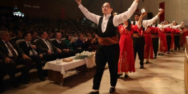 annem-kanseri-ikinci-kez-yendi-diyen-ogrenci-salonda-dakikalarca-alkislandi-5GWl1gUg.jpg