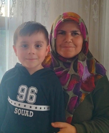 annenin-donarak-oglunun-duserek-oldugu-uzerinde-duruluyor-jRjRMHp4.jpg