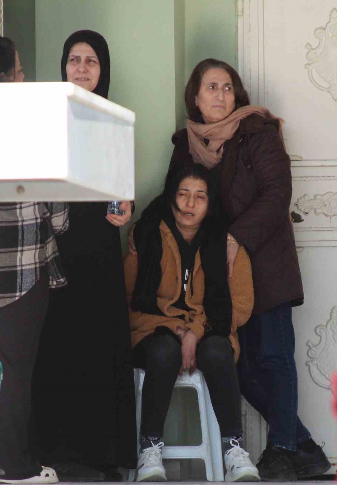 Annenin feryadı yürekleri dağladı: Babalarının öldürdüğü kardeşler toprağa verildi 10 annenin feryadi yurekleri dagladi babalarinin oldurdugu kardesler topraga verildi 6 1PuY5DvE