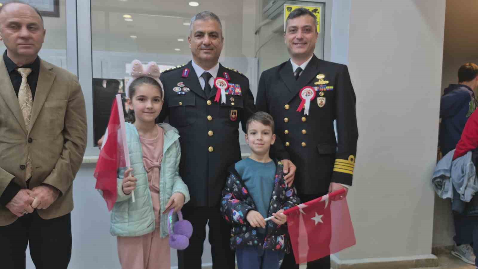 annesinden elinden kurtulan minik vali arslanin koltuguna oturdu 2 nRRAqtKO