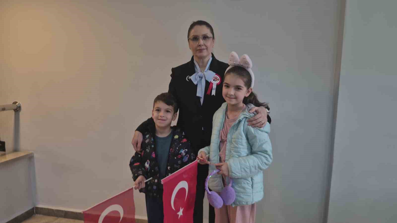 annesinden elinden kurtulan minik vali arslanin koltuguna oturdu 6 U2gcQilT