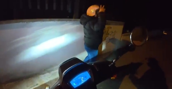 annesine gece motor surmeyi ogreten genc izleyenleri gulumsetti 1 eAYTe4Sa