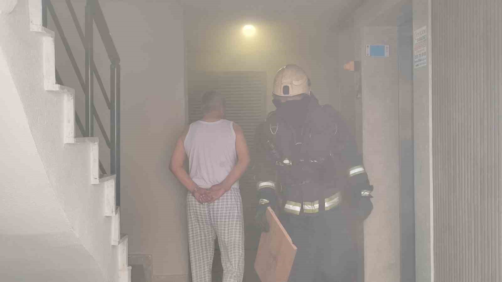 annesine sinirlendi kendini eve kapatip yakmaya calisti mahallede korku ve ofke dolu anlar 0 knrtJv67