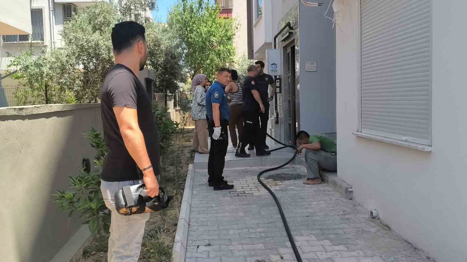 annesine sinirlendi kendini eve kapatip yakmaya calisti mahallede korku ve ofke dolu anlar 6 nqbp3haC