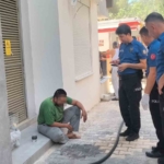 annesine-sinirlendi-kendini-eve-kapatip-yakmaya-calisti-mahallede-korku-ve-ofke-dolu-anlar-zTBs96N1.jpg