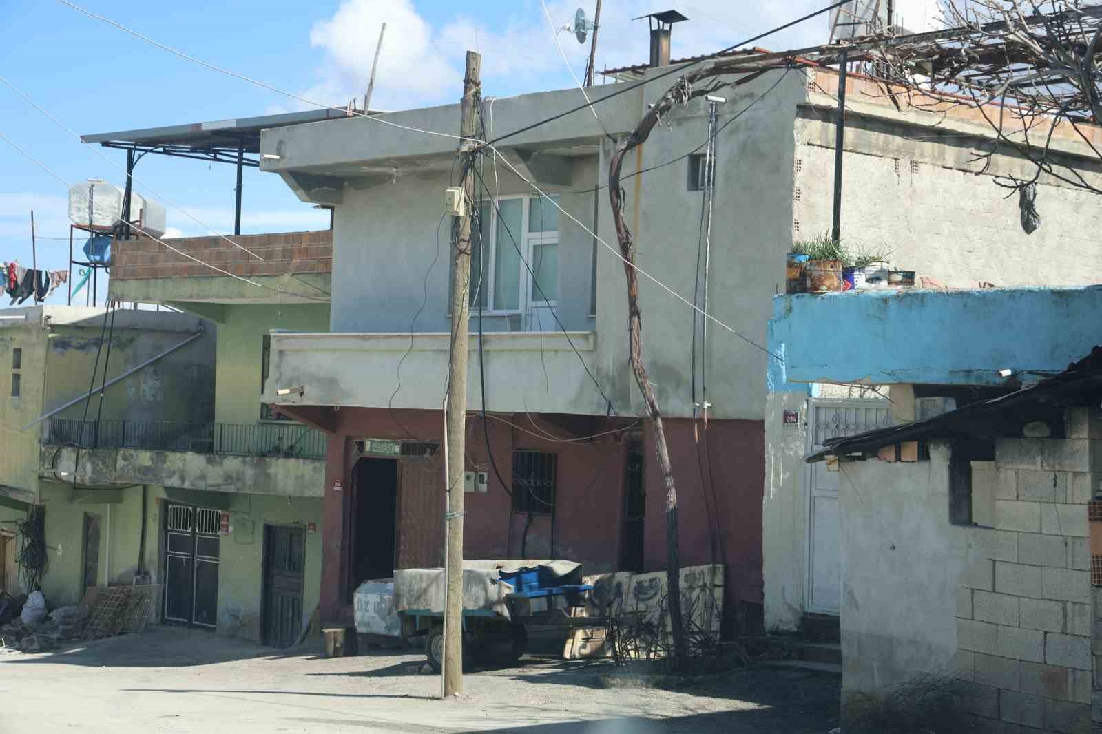 Annesine sopayla saldıran şahıs, araya giren eşini defalarca bıçaklayarak öldürdü 4 annesine sopayla saldiran sahis araya giren esini defalarca bicaklayarak oldurdu 0 iLg59k2k