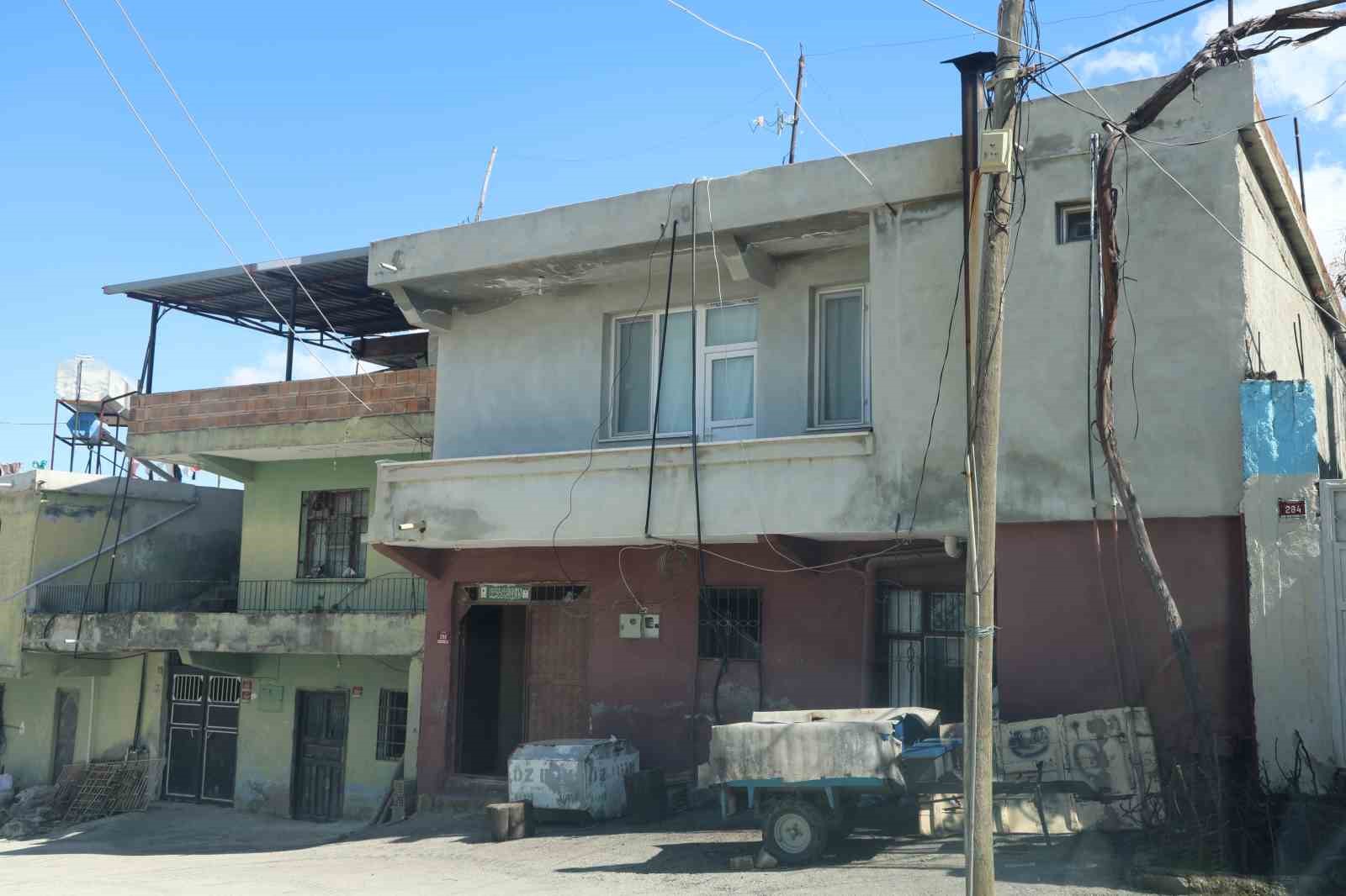 Annesine sopayla saldıran şahıs, araya giren eşini defalarca bıçaklayarak öldürdü 6 annesine sopayla saldiran sahis araya giren esini defalarca bicaklayarak oldurdu 2 hWCfYqJt