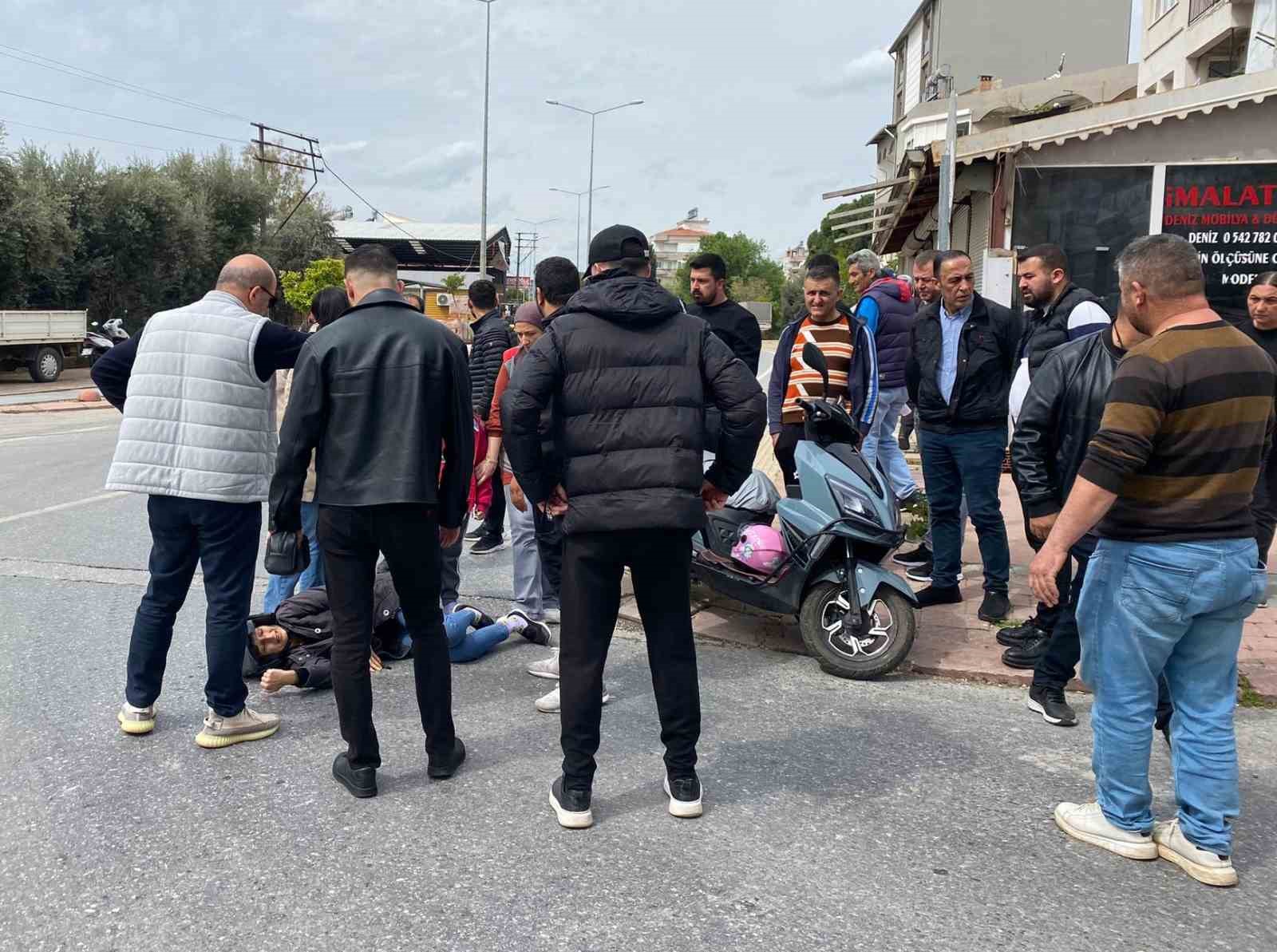Annesini kazada yaralayıp kaçan sürücüyü, gözyaşlarıyla babasına şikayet etti 7 annesini kazada yaralayip kacan surucuyu gozyaslariyla babasina sikayet etti 3 3W2EbKpu