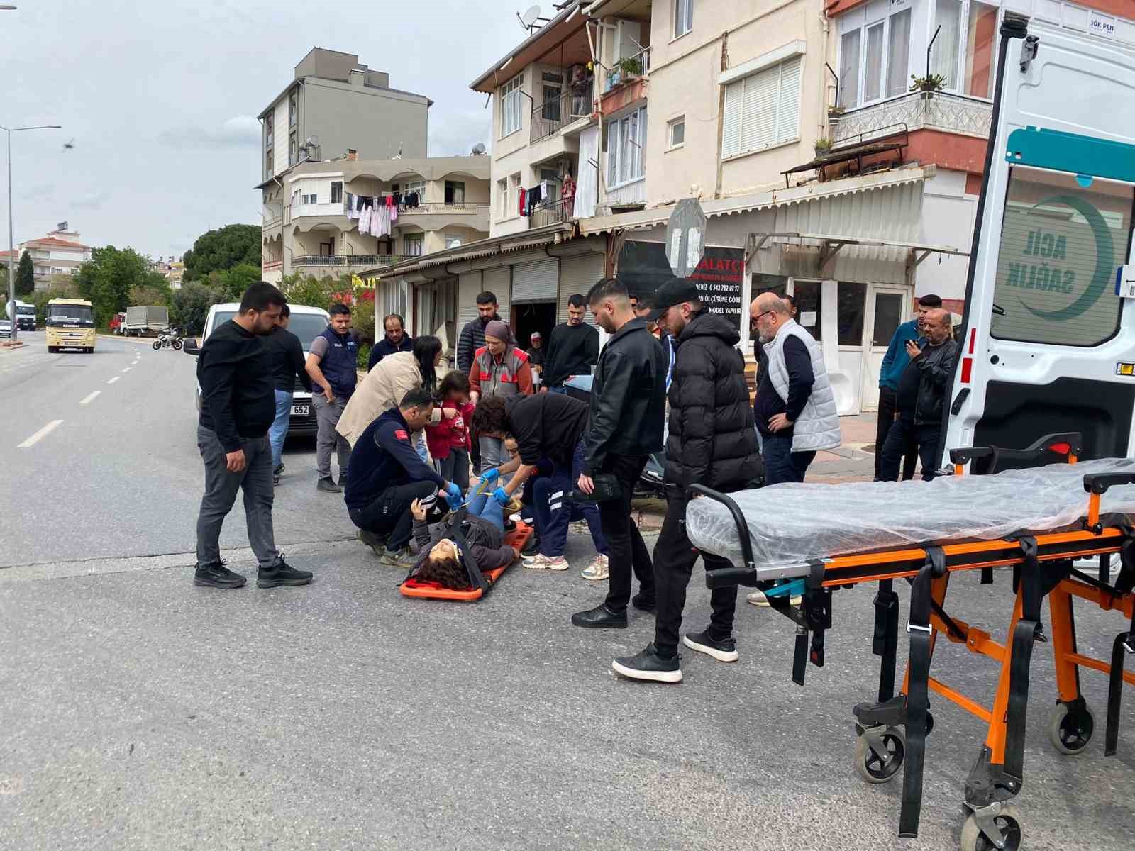 Annesini kazada yaralayıp kaçan sürücüyü, gözyaşlarıyla babasına şikayet etti 9 annesini kazada yaralayip kacan surucuyu gozyaslariyla babasina sikayet etti 5 OC24OjBH