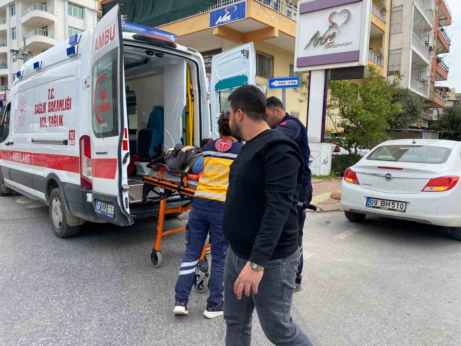 Annesini kazada yaralayıp kaçan sürücüyü, gözyaşlarıyla babasına şikayet etti 10 annesini kazada yaralayip kacan surucuyu gozyaslariyla babasina sikayet etti 6 R2mkhHEe
