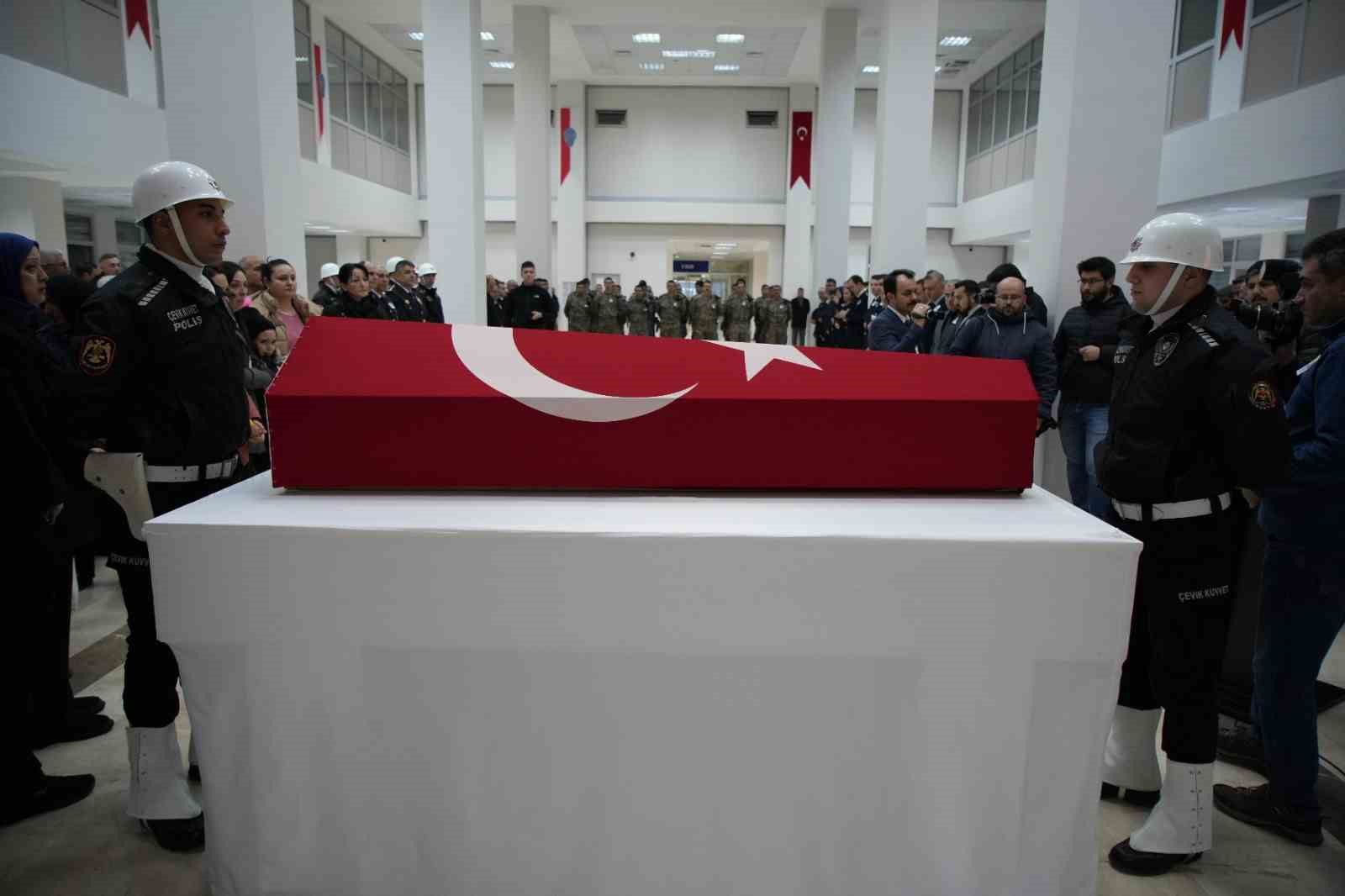annesini olduren babasina neden kiydin anneme feryadi 1 JLtPNeR4