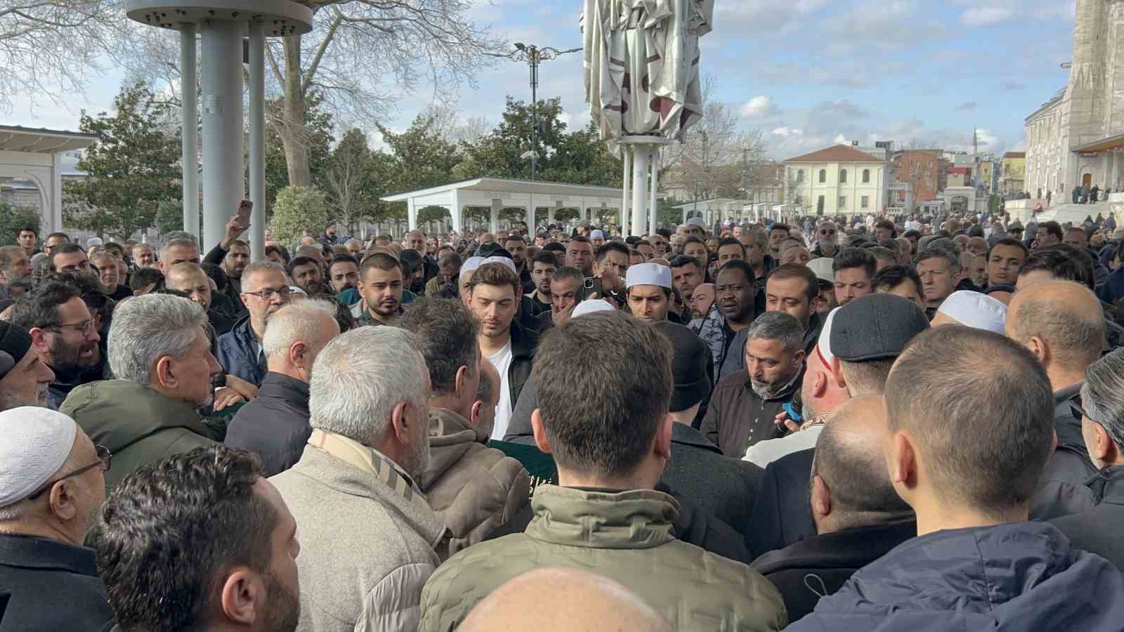 annesinin cenazesinde agabeyi tarafindan oldurulen kardes son yolculuguna ugurlandi 2 iuwhXWIS