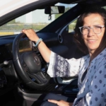 annesinin-mezarini-ziyaret-edebilmek-icin-56-yasinda-ehliyet-aldi-sevincini-kafkas-dansiyla-kutladi-XYgUC76J.jpg