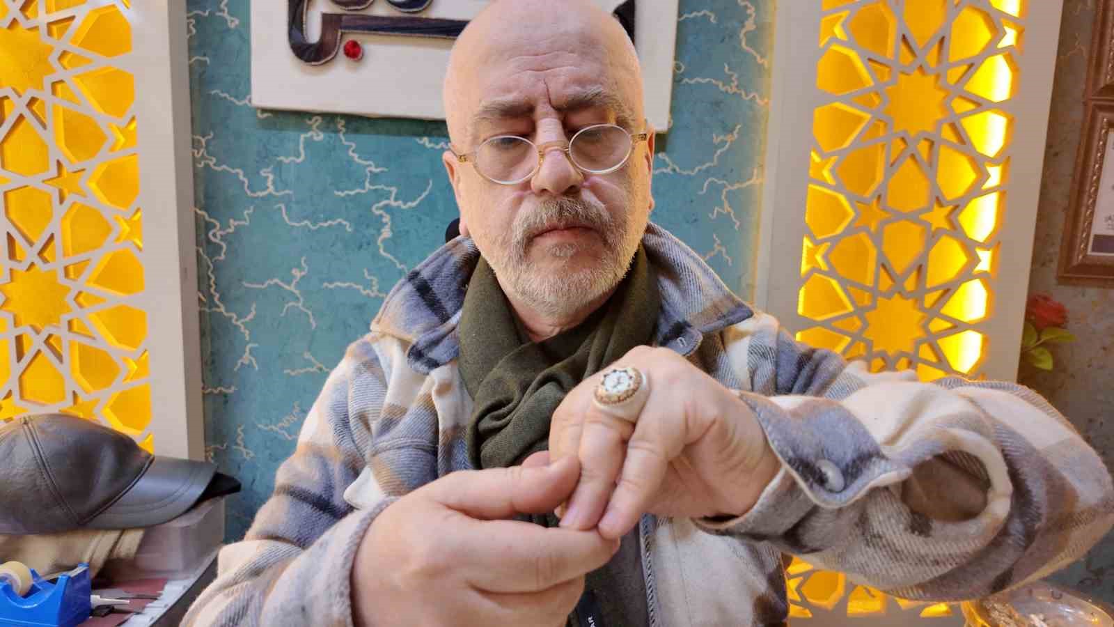 annesinin tesvikiyle basladigi meslekte isimlere ozel tasarim yapiyor 1 A9GsTktH