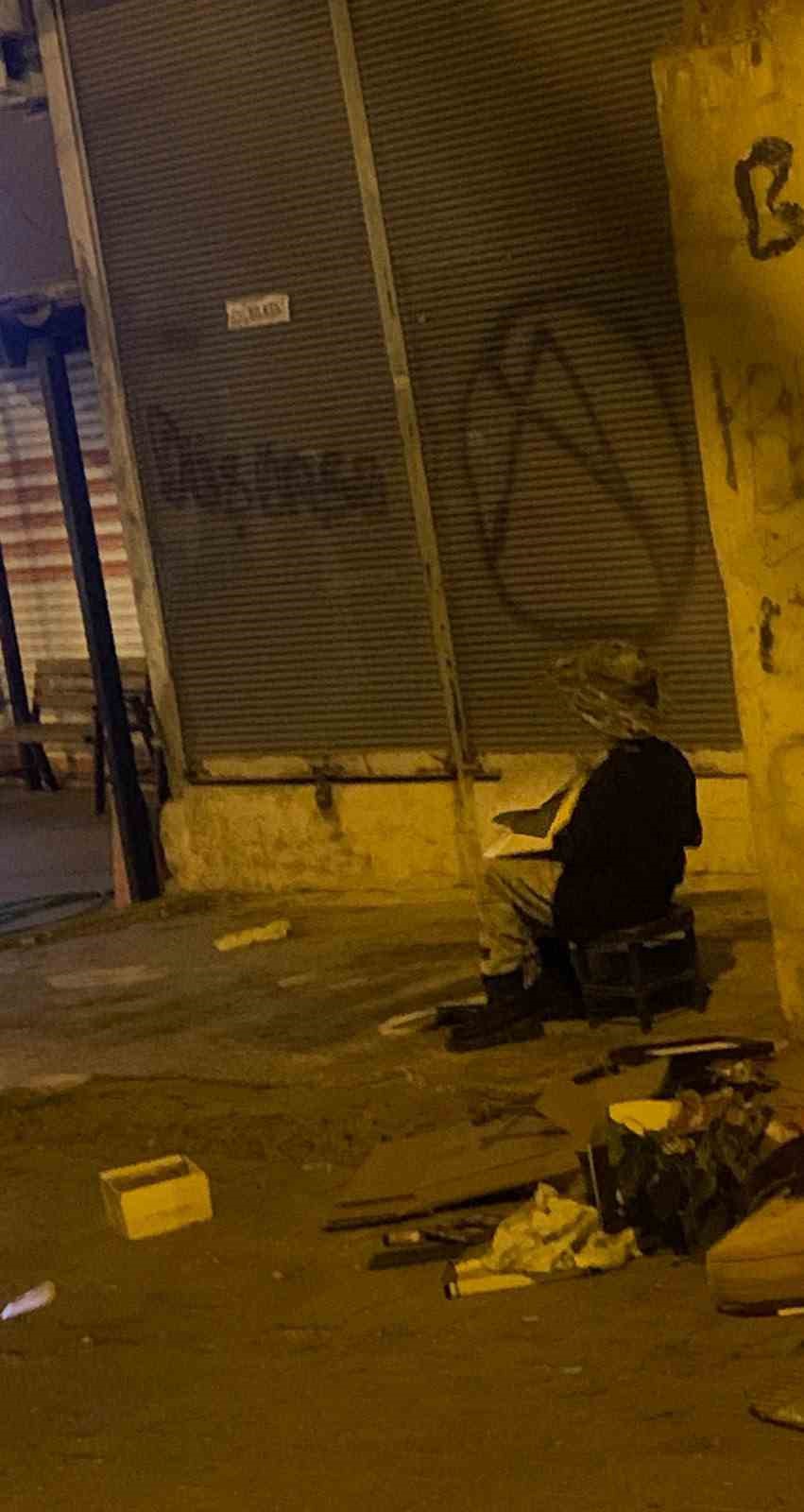 annesiyle hurda toplayan aysenin kitap sevgisi duygulandirdi 1 2pfHzIbR