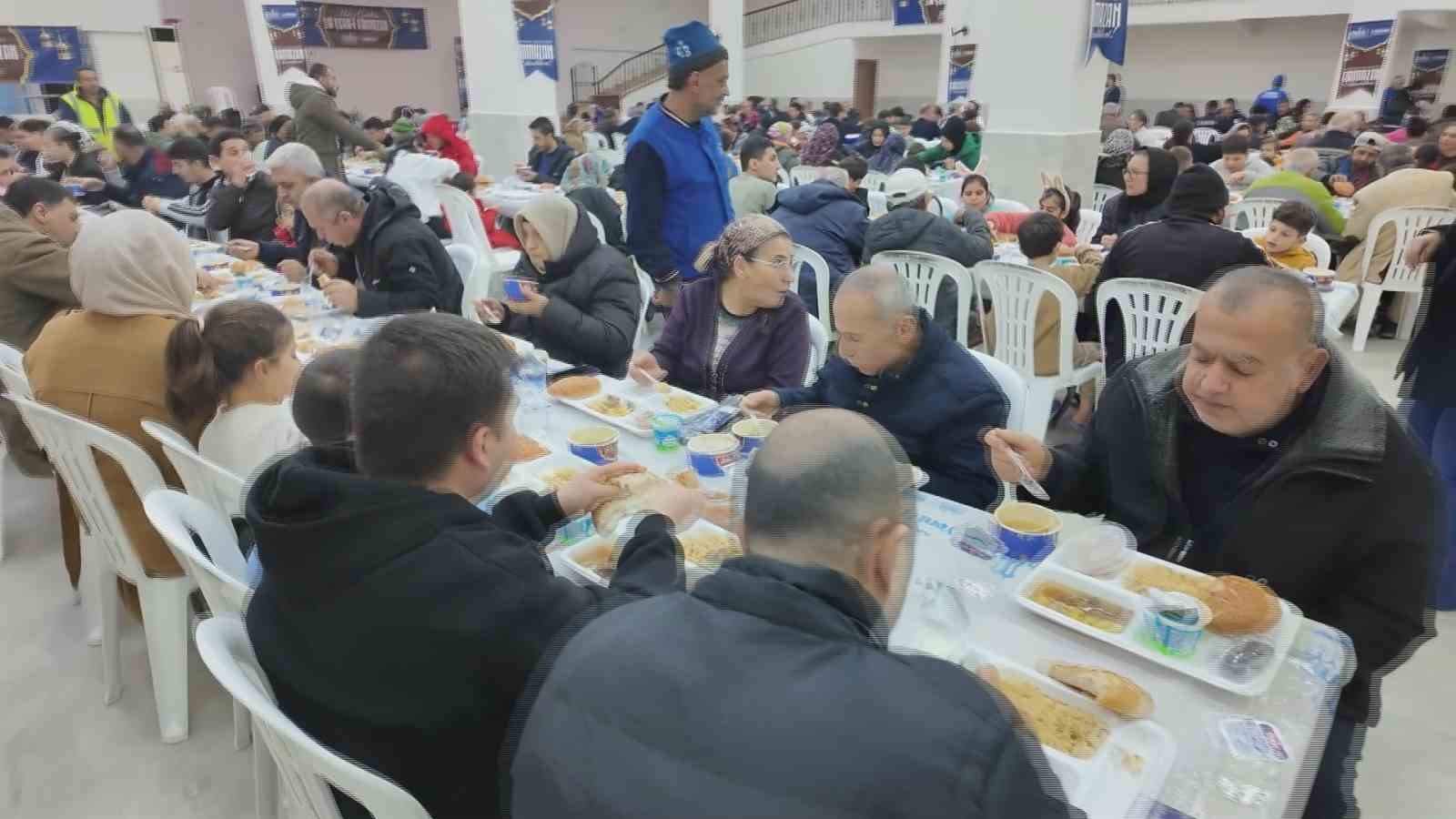 antakya belediyesi ramazan ayi boyunca her gun bin kisiye iftar veriyor 0 sCTt5ldK