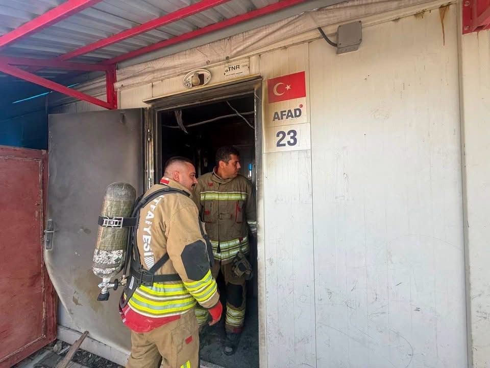 Antakya’da konteyner kentte çıkan yangın kontrol altına alındı 5 antakyada konteyner kentte cikan yangin kontrol altina alindi 1 1Rn9bRsE