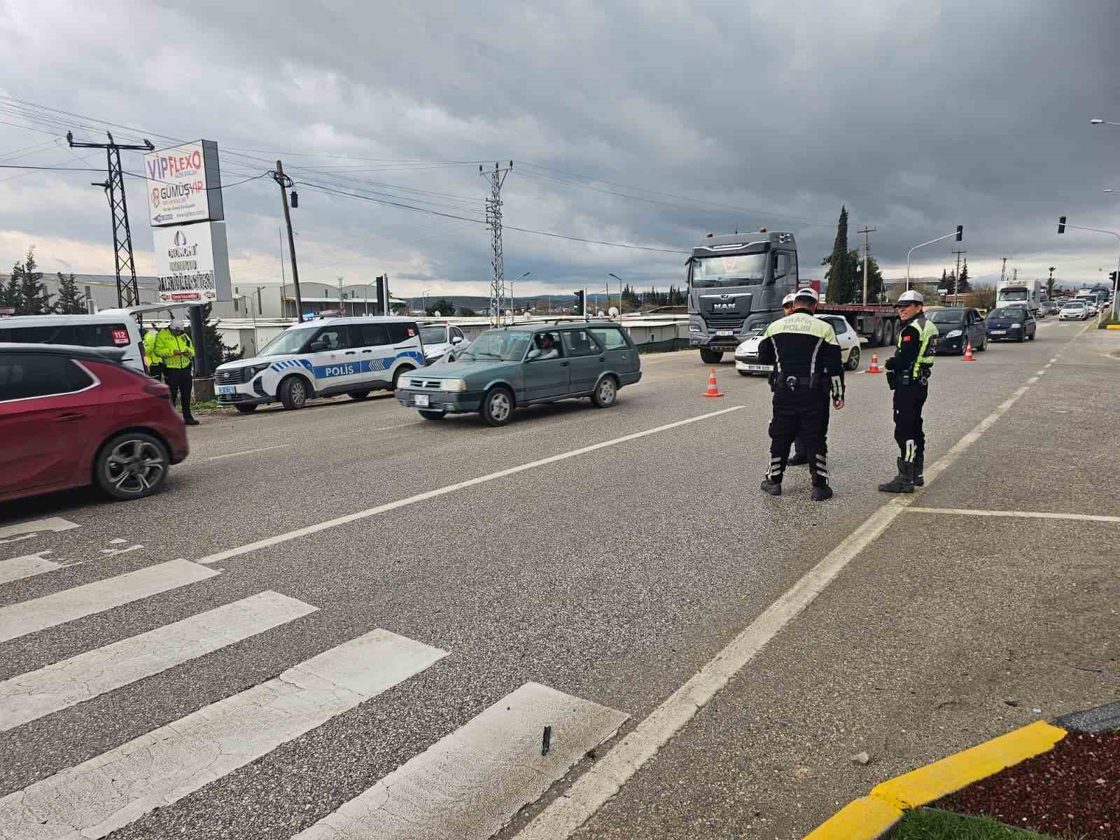 antakyada otomobille carpisan motosikletin surucusu hayatini kaybetti 2 Xk2MD42d