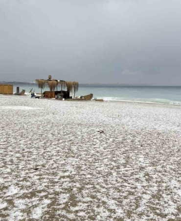 antalya-15-dakikada-kisi-yasadi-konyaalti-sahili-beyaza-burundu-gx6jlyJm.jpg