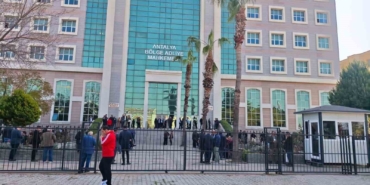 antalya-buyuksehir-belediyesi-yolsuzluk-ve-rusvet-davasinda-2nci-gun-tutuksuz-saniklarin-savunmalari-alinmaya-devam-kemc3cg9.jpg