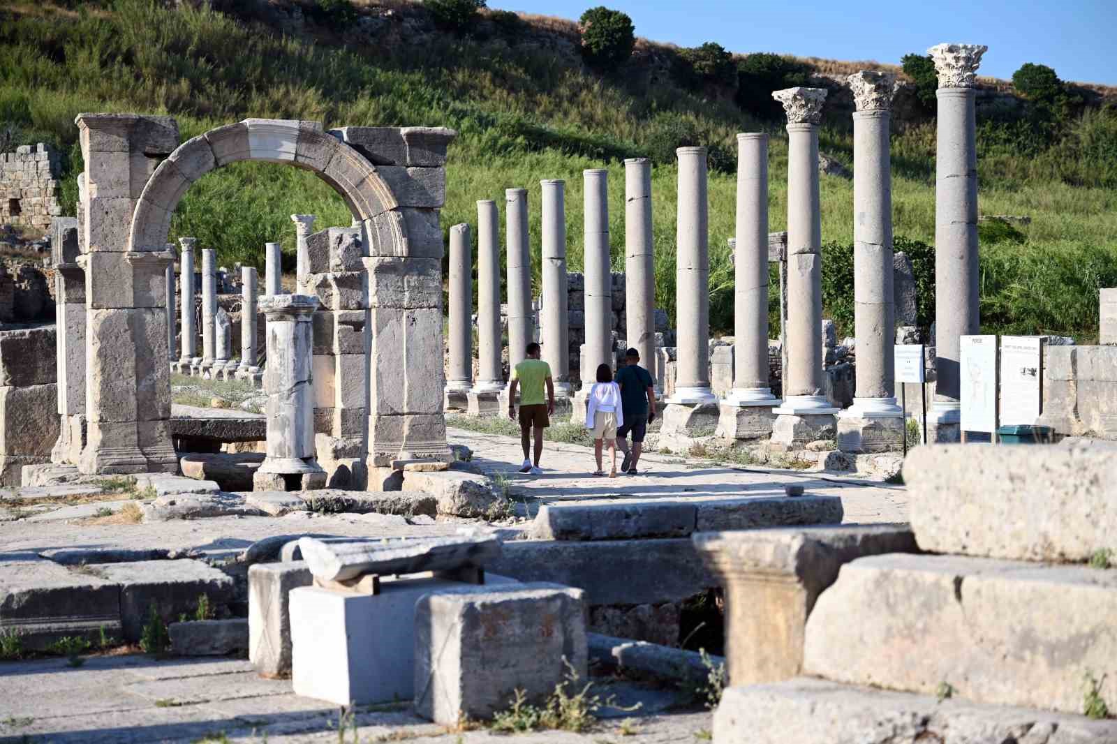 antalya ekim ayinda zirve yapti 10 ayda 16 milyon turisti asti 2 irVSOuwY