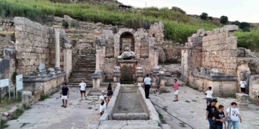 antalya-ekim-ayinda-zirve-yapti-10-ayda-16-milyon-turisti-asti-vTE6JybV.jpg