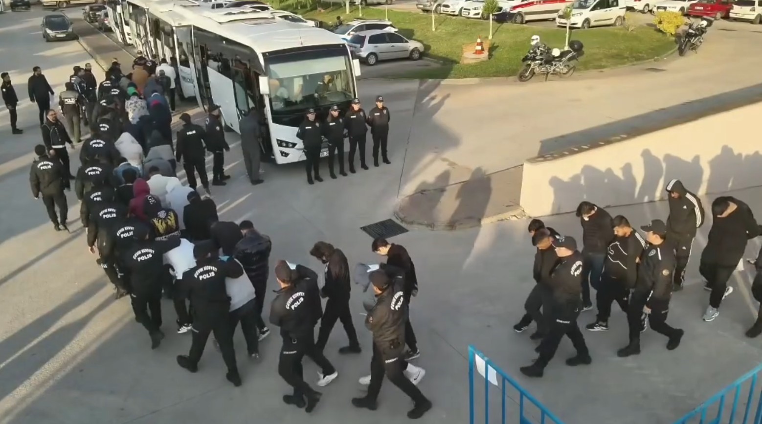 antalya emniyetinden 458 torbacinin gozaltina aldigi operasyona affetmiyoruz geri adim atmiyoruz vazgecmiyoruz paylasimi 3 C3MueB5W