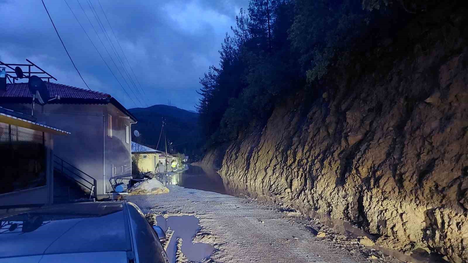antalya gundogmusta dereler tasti piknik alanlari su altinda kaldi 2 tjauB8I5