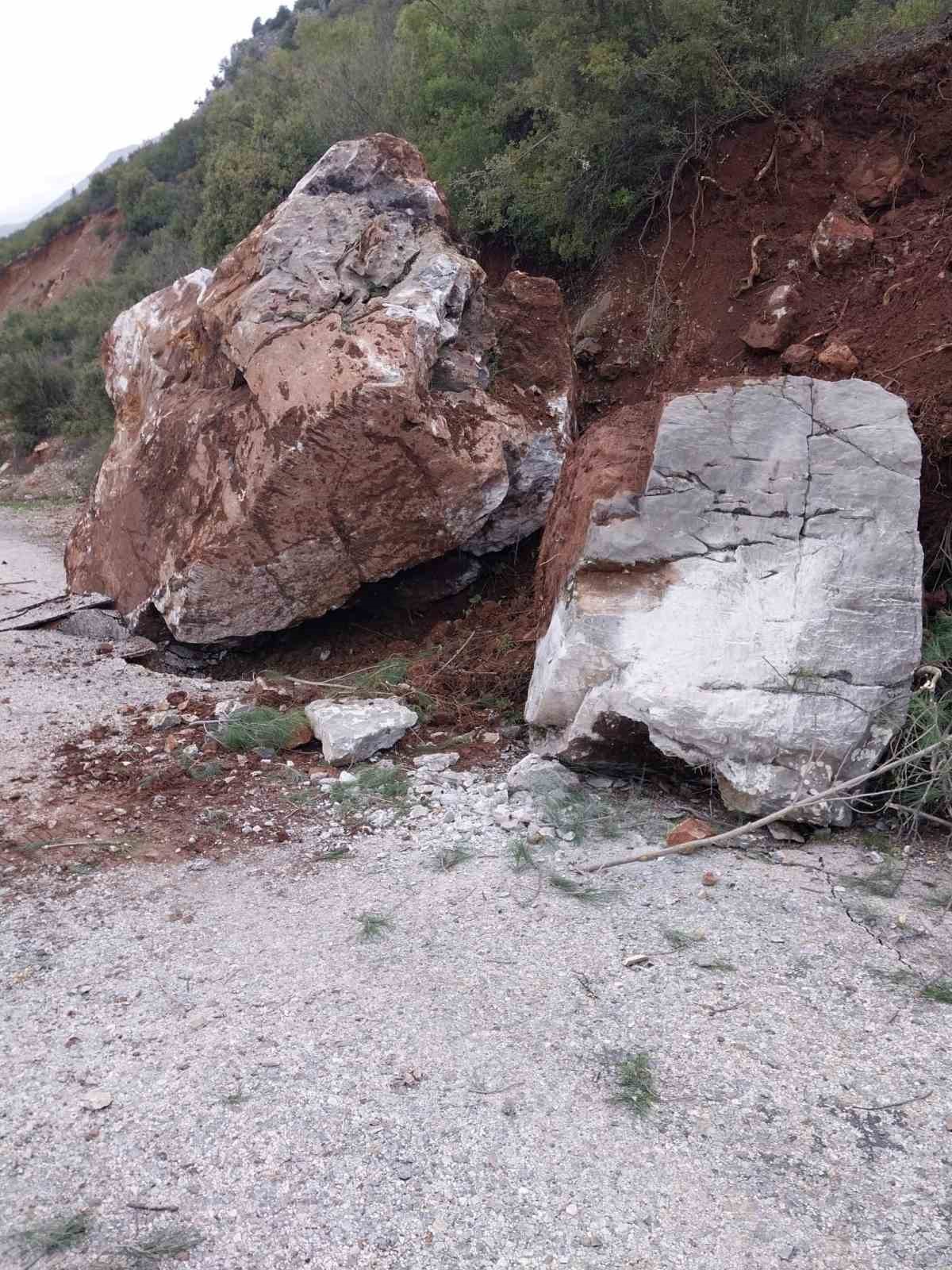 antalya gundogmusta dereler tasti piknik alanlari su altinda kaldi 4 VsiftSkc