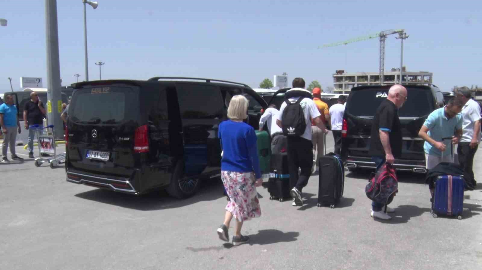 antalya havalimaninda vip tasimacilarin eylemi 3 9NdZWa8u