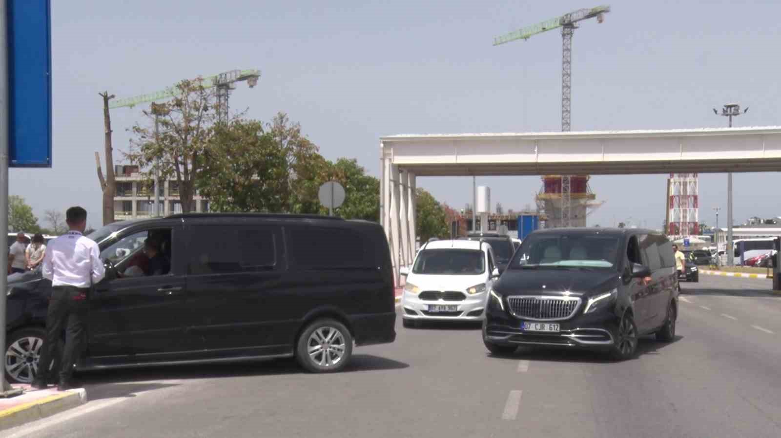 antalya havalimaninda vip tasimacilarin eylemi 7 LCur5Et8