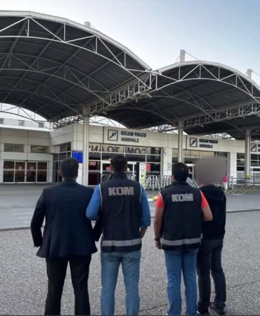 antalya-havalimaninda-zimmet-ve-kacakcilik-sucundan-gozaltina-alinan-10-memurdan-5i-tutuklandi-kmf6R5mG.jpg