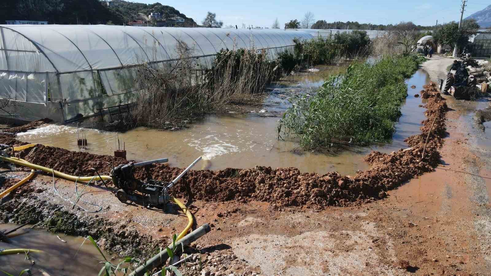 antalya kasta seralar sular altinda kaldi 1 JGniKsV9