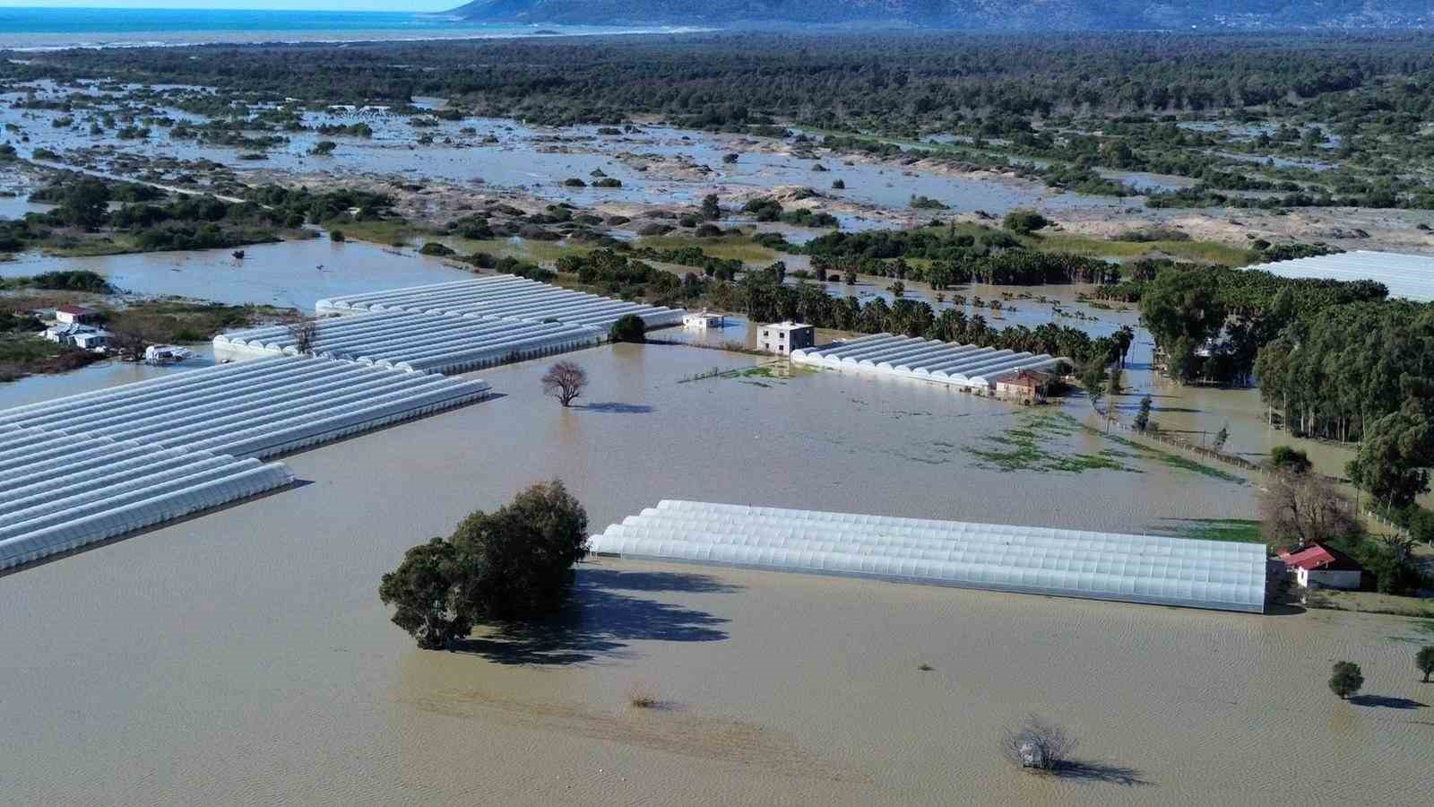 antalya kasta seralar sular altinda kaldi 2