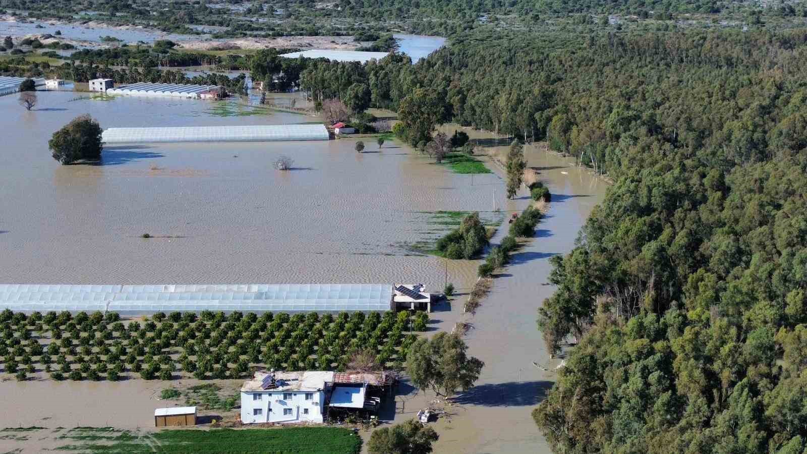 antalya kasta seralar sular altinda kaldi 3