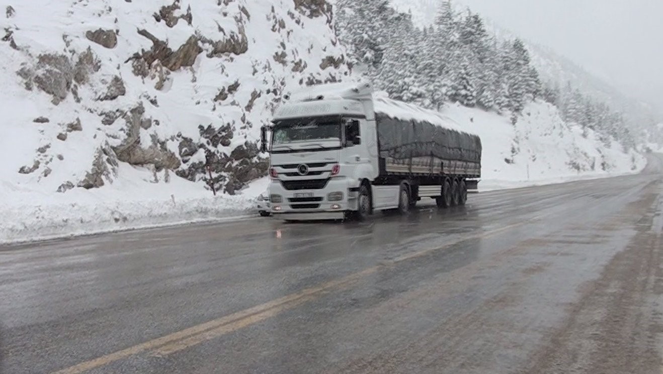 antalya konya kara yolunda kar yagisi araliklarla devam ediyor 3 l1dTVZwJ