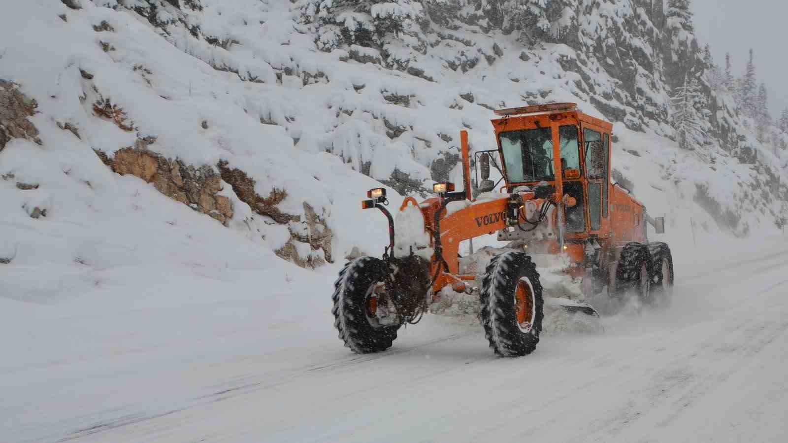 antalya konya kara yolunda kar yagisi araliklarla devam ediyor 4 DFFpigVA