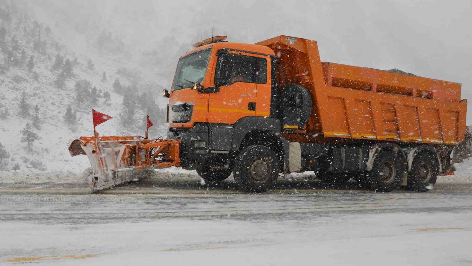 antalya konya kara yolunda kar yagisi araliklarla devam ediyor 5 izzAmAsQ