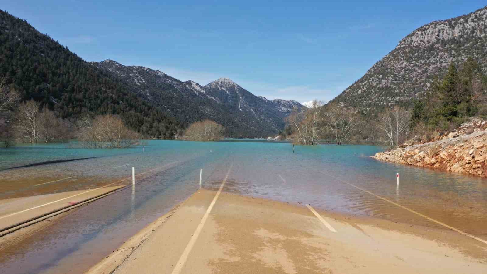 antalya konya karayolunda son durum dron ile goruntulendi 4 kilometrelik kisim sular altinda 1 XqbuuHiV