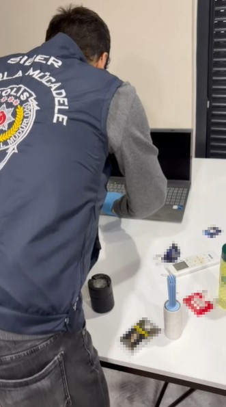 Antalya merkezli 20 ilde yasa dışı bahis operasyonu: 183 şüphelinin adresine eş zamanlı baskın 7 antalya merkezli 20 ilde yasa disi bahis operasyonu 183 suphelinin adresine es zamanli baskin AFRHhI21