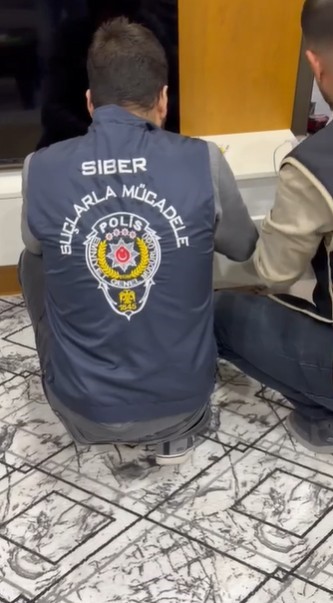 Antalya merkezli 20 ilde yasa dışı bahis operasyonu: 183 şüphelinin adresine eş zamanlı baskın 8 antalya merkezli 20 ilde yasa disi bahis operasyonu 183 suphelinin adresine es zamanli baskin vUuzOuwc