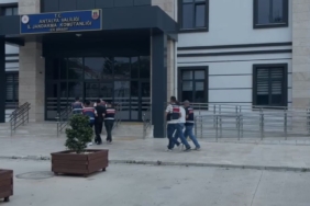 Demir korkuluk öğrencinin koluna saplandı, itfaiye kurtardı 2 thumbnail