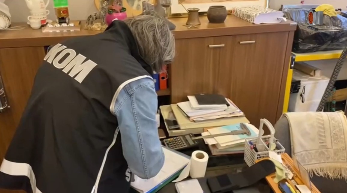 antalya merkezli 5 ildeki usulsuz esnaf kredisi operasyonuna ait goruntuler paylasildi 2 ibuO3cFL