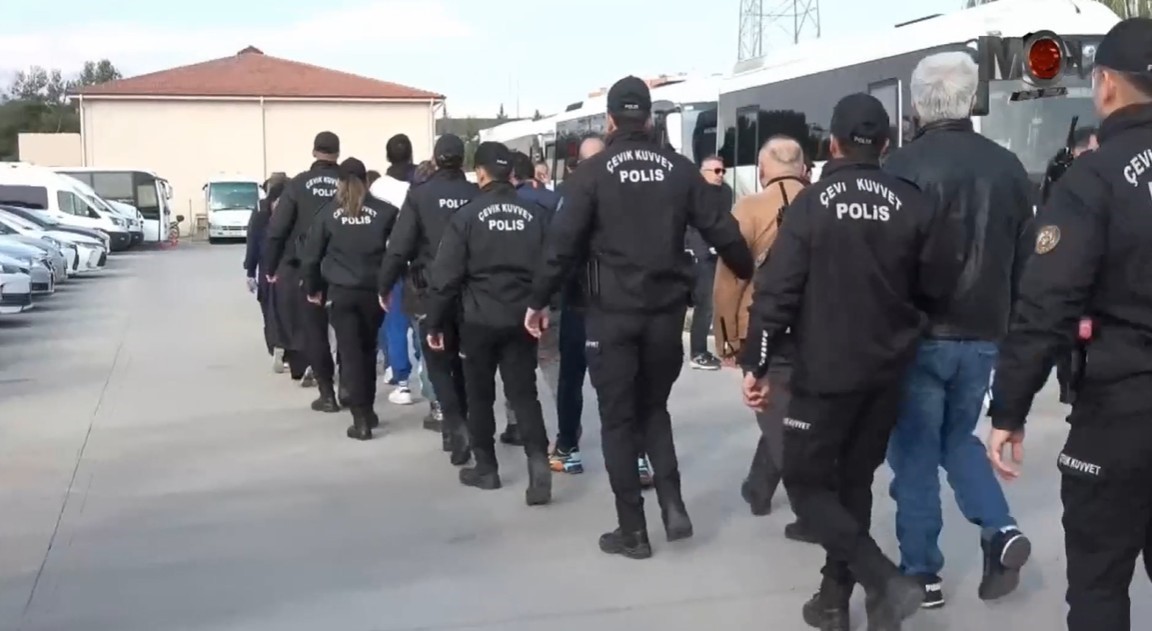 antalya merkezli 5 ildeki usulsuz esnaf kredisi operasyonuna ait goruntuler paylasildi 3 BVTeS8uh