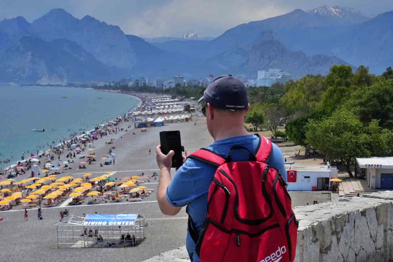 antalya sahillerinde bayram yogunlugu ikinci gunde artarak devam etti 2